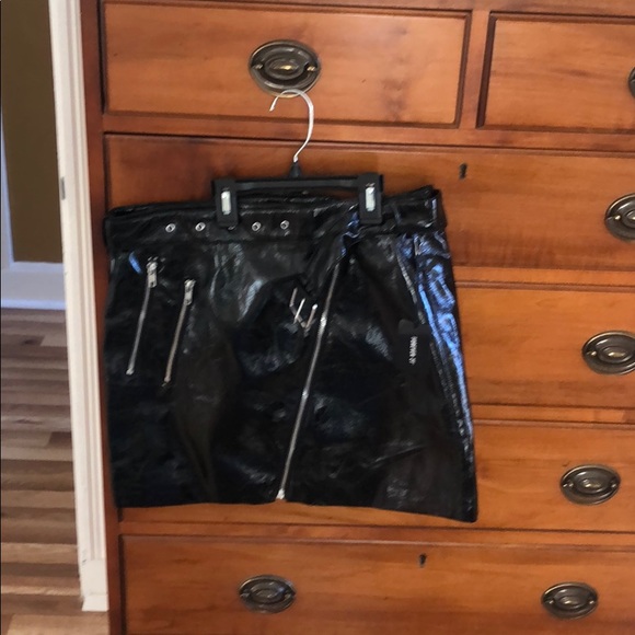 Pleather skirt with zippers and belt. - Picture 1 of 6